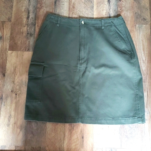 Woolrich Dresses & Skirts - 👗WOOLRICH GREEN CARGO STYLE SKIRT👗